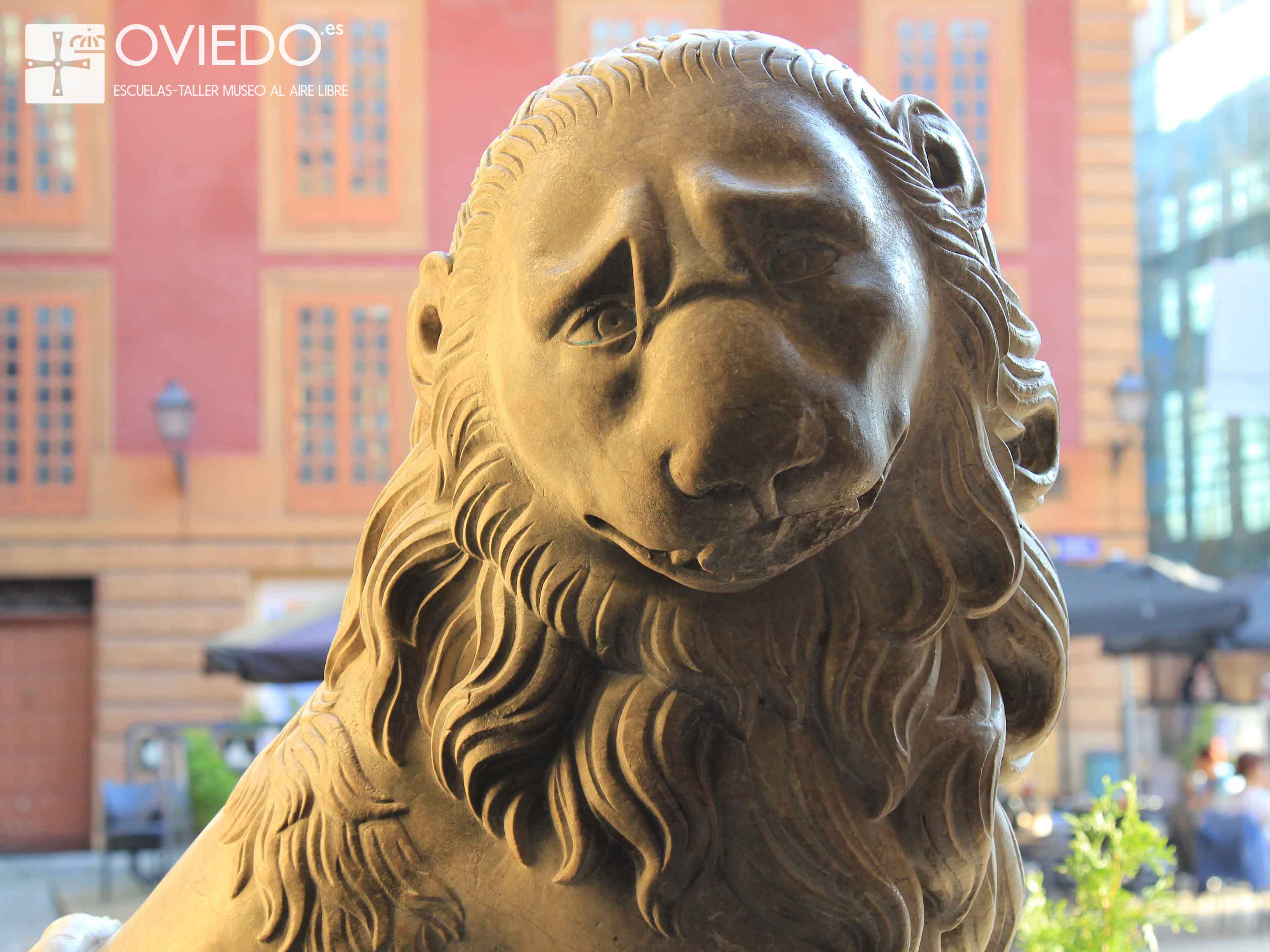 Escultura León